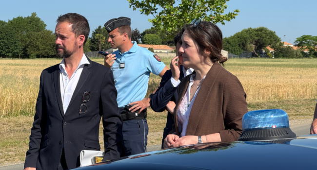 Estelle Balit a découvert les équipements de la gendarmerie pour la sécurité routière au côté de Brice Blondel, le préfet de Charente-Maritime | TL - INF LR
