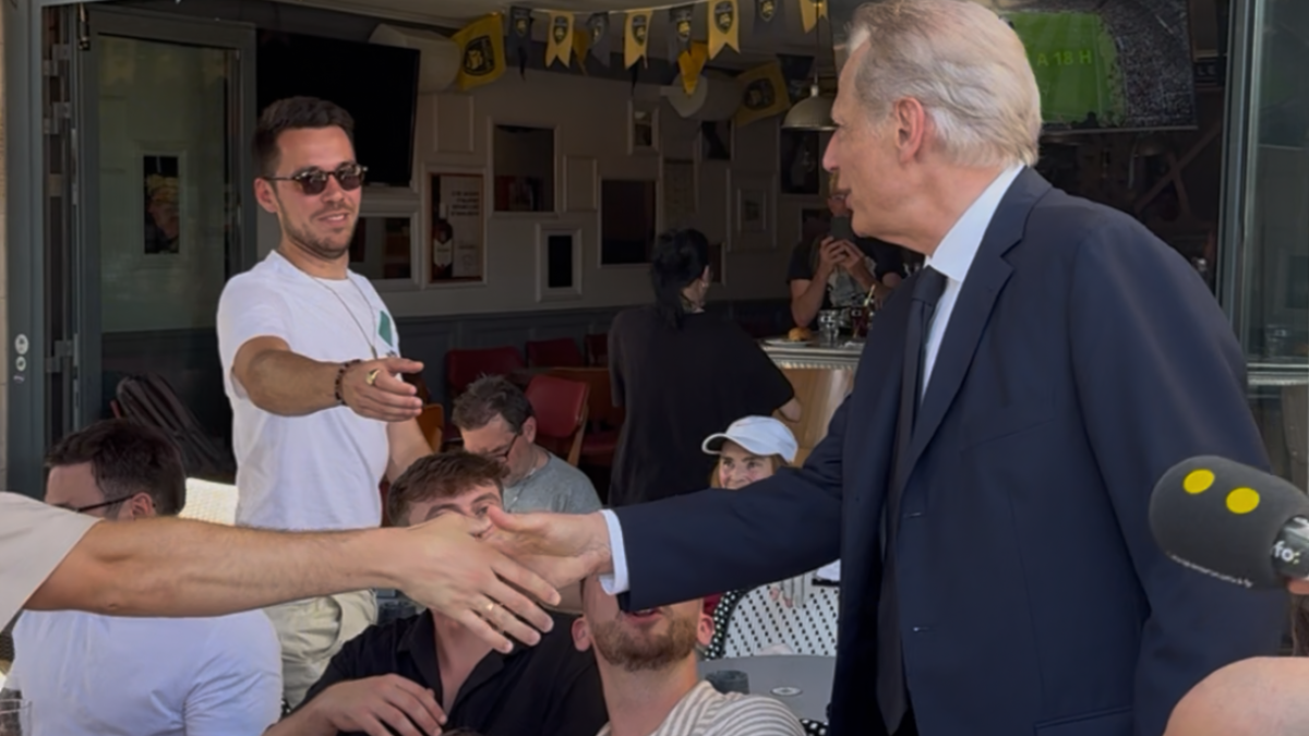 Dominique de Villepin est venu à la rencontre des rochelais sur le Vieux-Port | TL - INF LR