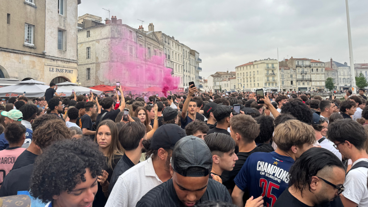 Les maillots du PSG avaient envahi le Vieux-Port | TL - INF LR