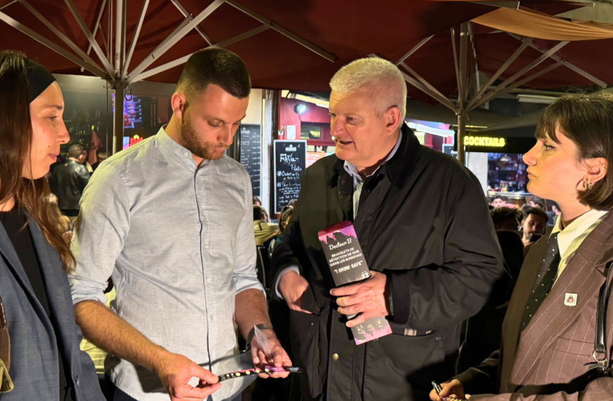 Olivier Falorni a découvert les bracelets anti-GHB au bar "Les enfants du Rock" | TL - INF LR