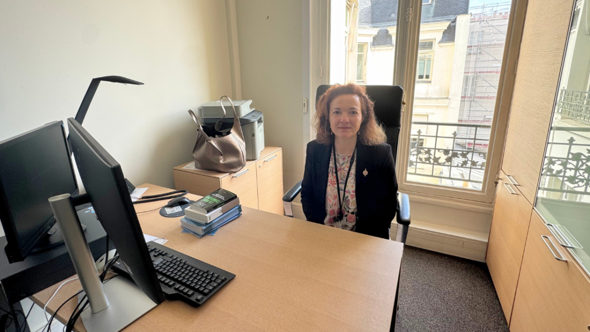 La nouvelle députée dans son bureau parisien | TL - INF LR