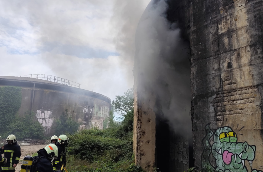 L’incendie a eu lieu dans d’anciennes cuves d’hydrocarbures devenues un bâtiment communal | TL - INF LR