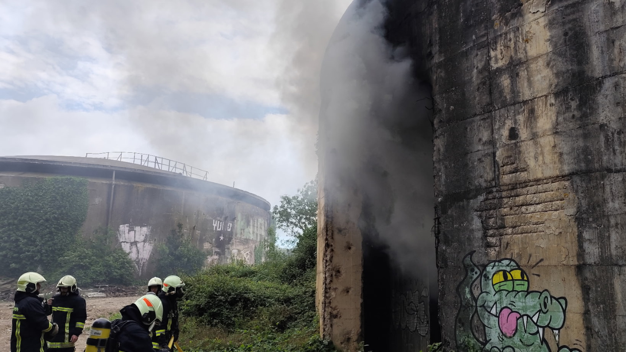 L’incendie a eu lieu dans d’anciennes cuves d’hydrocarbures devenues un bâtiment communal | TL - INF LR