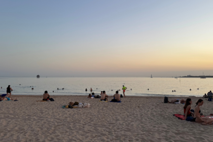 plage des minimes, jeunes, coucher de soleil, plage, mer, océan, phare du bout du monde