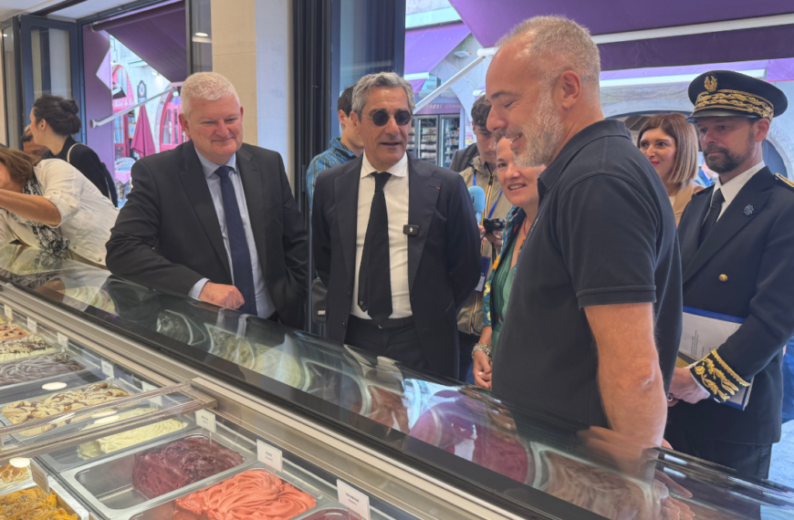 Serge Papin et Olivier Falorni ont gouté aux glaces d'Ernest sur le Vieux-Port | TL - INF LR