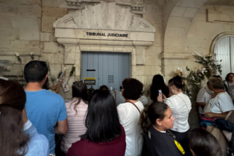 Plusieurs centaines de personnes se sont rassemblées ce lundi soir à La Rochelle | TL - INF LR
