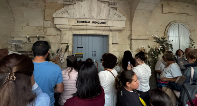 Plusieurs centaines de personnes se sont rassemblées ce lundi soir à La Rochelle | TL - INF LR