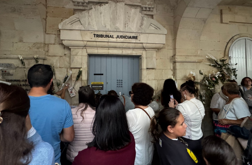 Plusieurs centaines de personnes se sont rassemblées ce lundi soir à La Rochelle | TL - INF LR