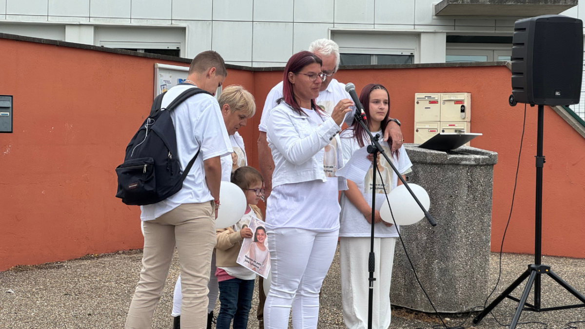 La tante de Lyhanna, aux côtés des grands-parents, a pris la parole pour un hommage émouvant | TL - INF LR