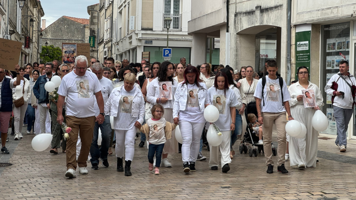 Près d'un millier de personnes se sont rassemblées pour cette marche blanche à Saint-Jean d'Angély | TL - INF LR