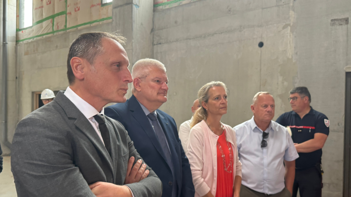 Mardi après-midi, Michel Prosic a visité la future caserne des pompiers à Lagord, accompagné du maire de La Rochelle et la présidente du département | TL - INF LR