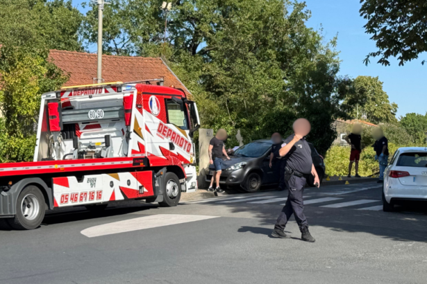 La police était sur place afin de déterminer les circonstances de l'accident. La voiture a été évacuée par une dépanneuse à 17 h 30 ce vendredi | TL. – INF LR