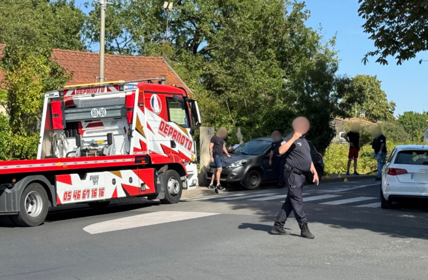 La police était sur place afin de déterminer les circonstances de l'accident. La voiture a été évacuée par une dépanneuse à 17 h 30 ce vendredi | TL. – INF LR