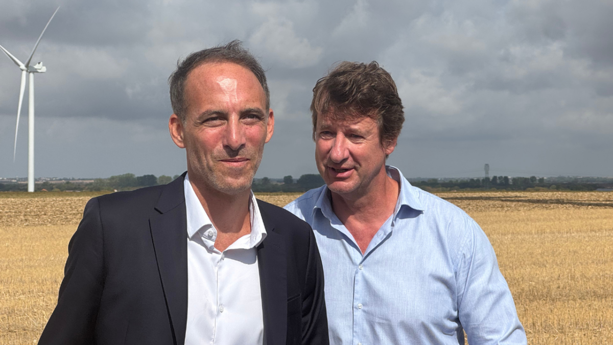 Accompagné du sénateur écologiste Yannick Jadot, Raphaël Glucksmann compte bien grappiller des voix auprès des électeurs écologistes | TL - INF LR