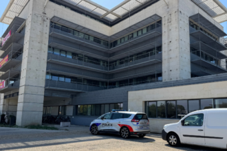 La police était devant la Maison de la Charente-Maritime mardi dernier afin d'effectuer des constatations | TL - INF LR