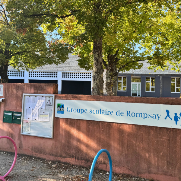 Une réunion s’est tenue mercredi après-midi à l’école de Rompsay, à Périgny, en présence du procureur de la République et des parents d’élèves d’une classe de CE1/CE2 de l’année dernière | TL - INF LR