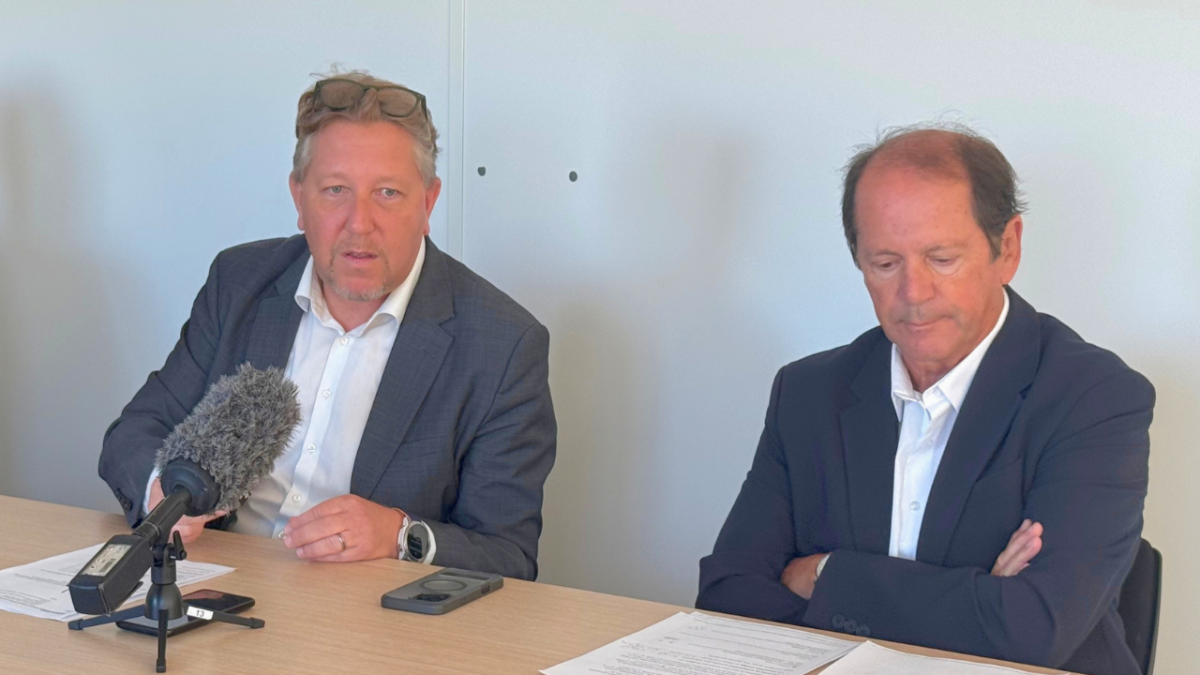 Guillaume Krabal et Marc Maigné, vice-président de l'agglomération de La Rochelle ont annoncé le dépôt d'une plainte contre X | TL - INF LR