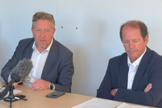Guillaume Krabal et Marc Maigné, vice-président de l'agglomération de La Rochelle ont annoncé le dépôt d'une plainte contre X | TL - INF LR