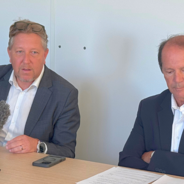 Guillaume Krabal et Marc Maigné, vice-président de l'agglomération de La Rochelle ont annoncé le dépôt d'une plainte contre X | TL - INF LR