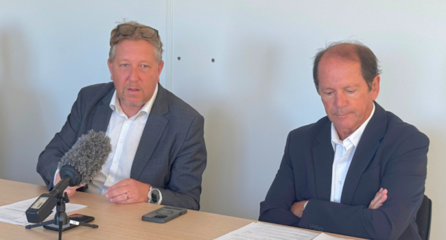 Guillaume Krabal et Marc Maigné, vice-président de l'agglomération de La Rochelle ont annoncé le dépôt d'une plainte contre X | TL - INF LR
