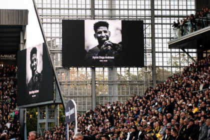 Le stade Marcel-Deflandre a rendu un vibrant hommage à Hyron Andrews ce samedi, lors du match face aux Lions | EPCR / Stade Rochelais