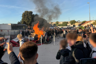 barricade, manifestation, blocus lycée, blocage, manifestants,vieljeux, police, CRs, gendarmerie, incendie, barricade