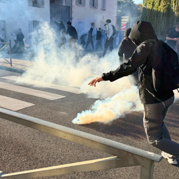 lacrymogène, manifestation, manifestant, police, grenade lacrymogène