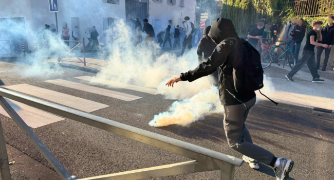 lacrymogène, manifestation, manifestant, police, grenade lacrymogène