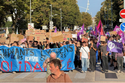 Près d’un millier de personnes ont manifesté ce mardi à La Rochelle en soutien au mouvement lycéen | TL - INF LR