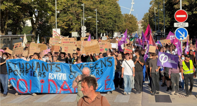 Près d’un millier de personnes ont manifesté ce mardi à La Rochelle en soutien au mouvement lycéen | TL - INF LR