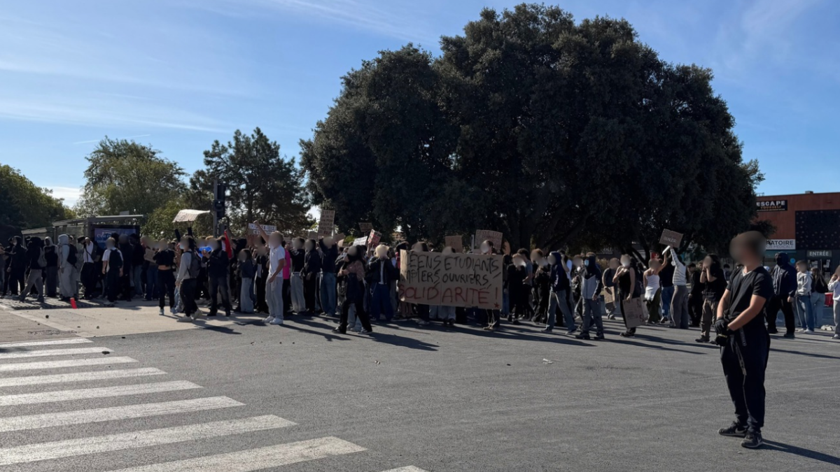 barricade, manifestation, blocus lycée, blocage, manifestants,vieljeux, police, CRs, gendarmerie, incendie, barricade