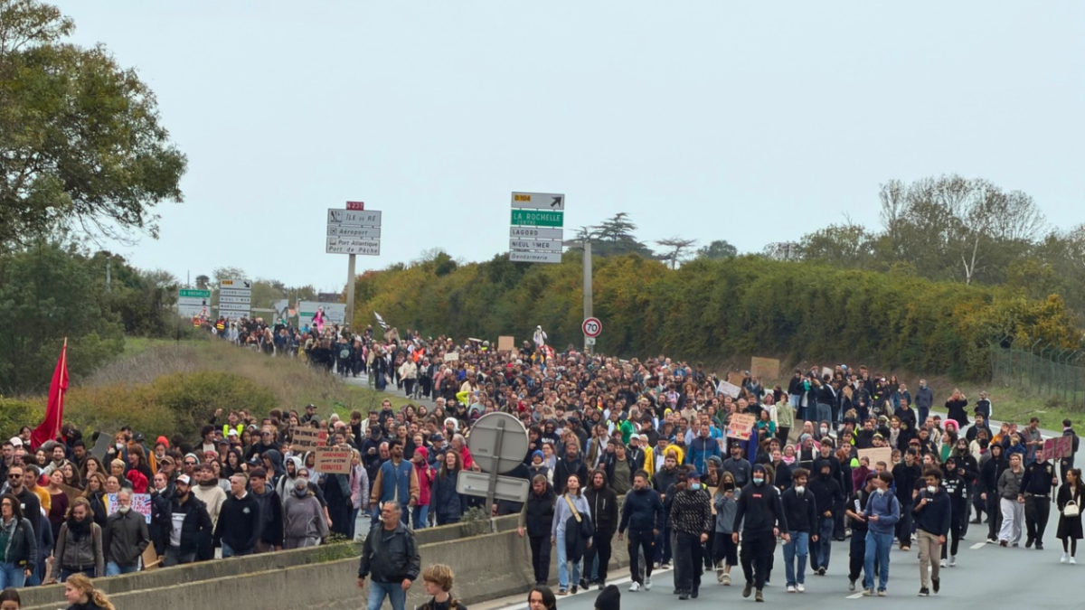 rocade, La Rochelle, manifestation, blocage route, mouvement vie chère, gilets jaune, blocus