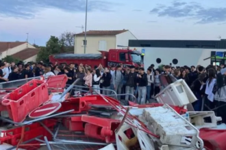 Au lycée Léonce-Vieljeux, le rassemblement s’est déroulé dans le calme, sans incident particulier | TL - INF LR