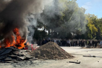 barricade, manifestation, blocus lycée, blocage, manifestants,vieljeux, police, CRs, gendarmerie, incendie, barricade