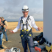 Avec harnais et casque avant de monter dans l’éolienne, Raphaël Glucksmann a profité de l’une des plus belles vues sur l’Aunis | TL - INF LR