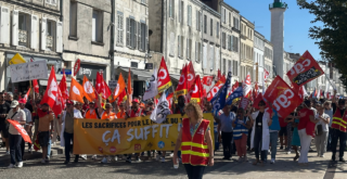 Près de 2 000 à 2 500 personnes étaient présentes à la manifestation du 18 septembre à La Rochelle | TL - INF La Rochelle CGT, manifestation, la rochelle, vieux port